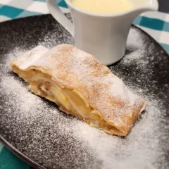 apfelstrudel-vanillesosse-bierhimmel