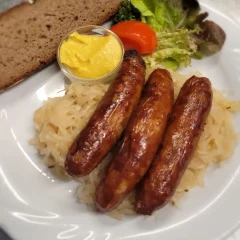 bratwuerste-sauerkraut-bierhimmel